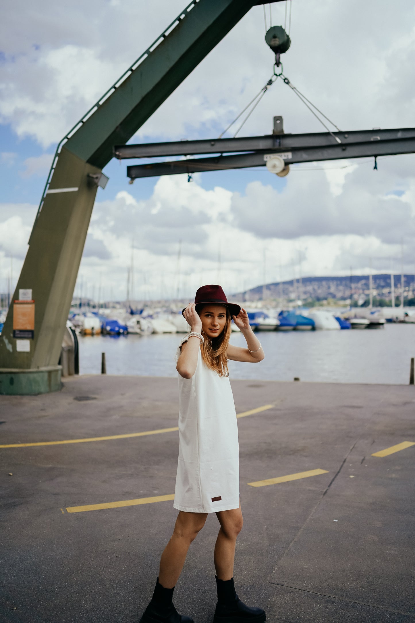 Dress with shoulder pads in cream