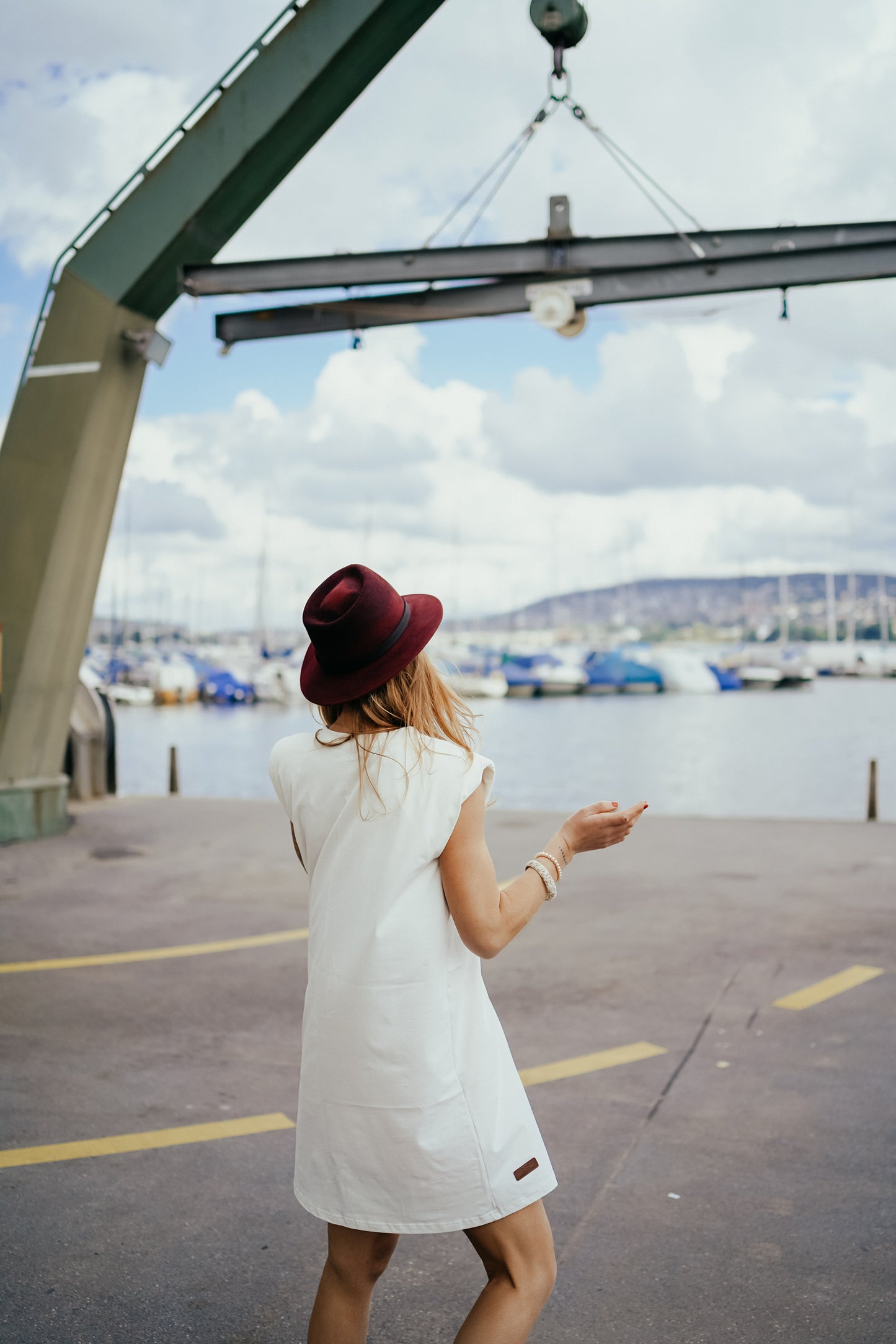 Dress with shoulder pads in cream