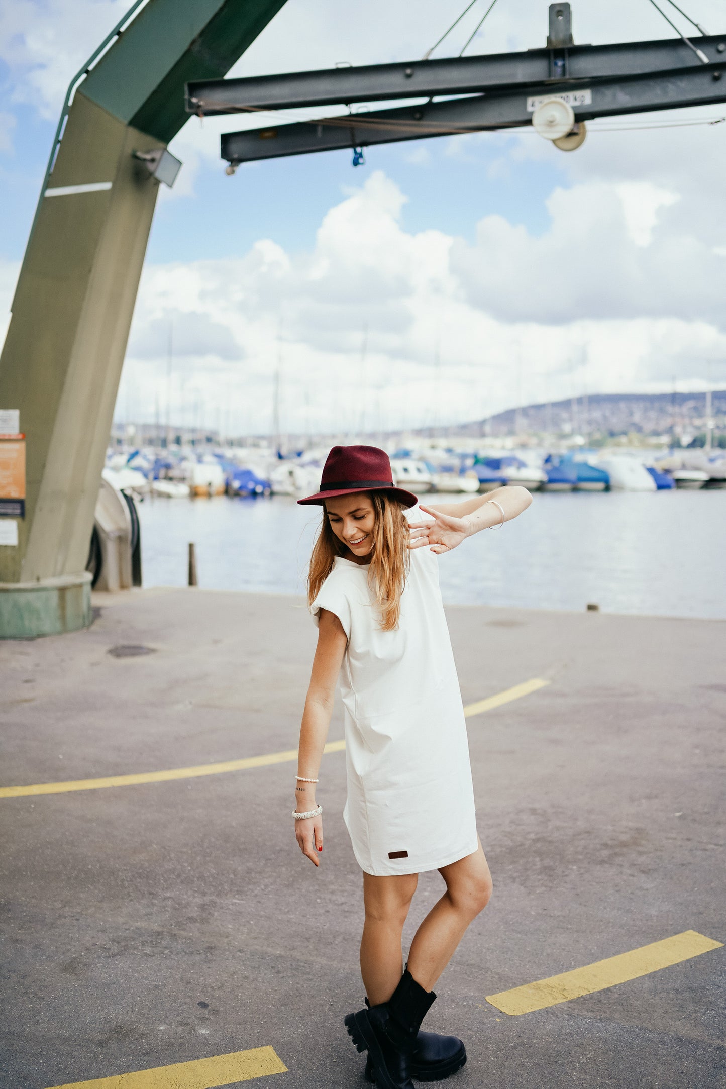 Dress with shoulder pads in cream