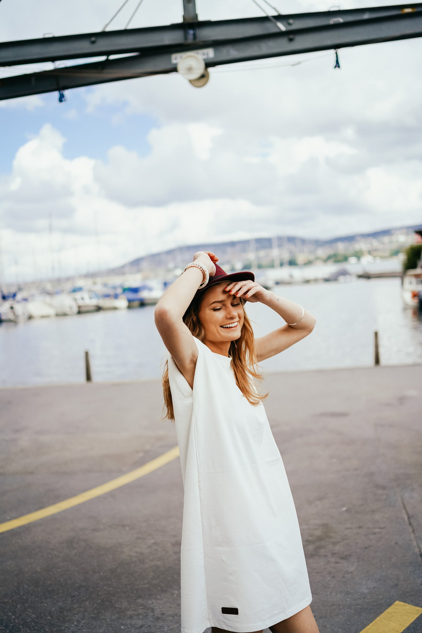 Dress with shoulder pads in cream