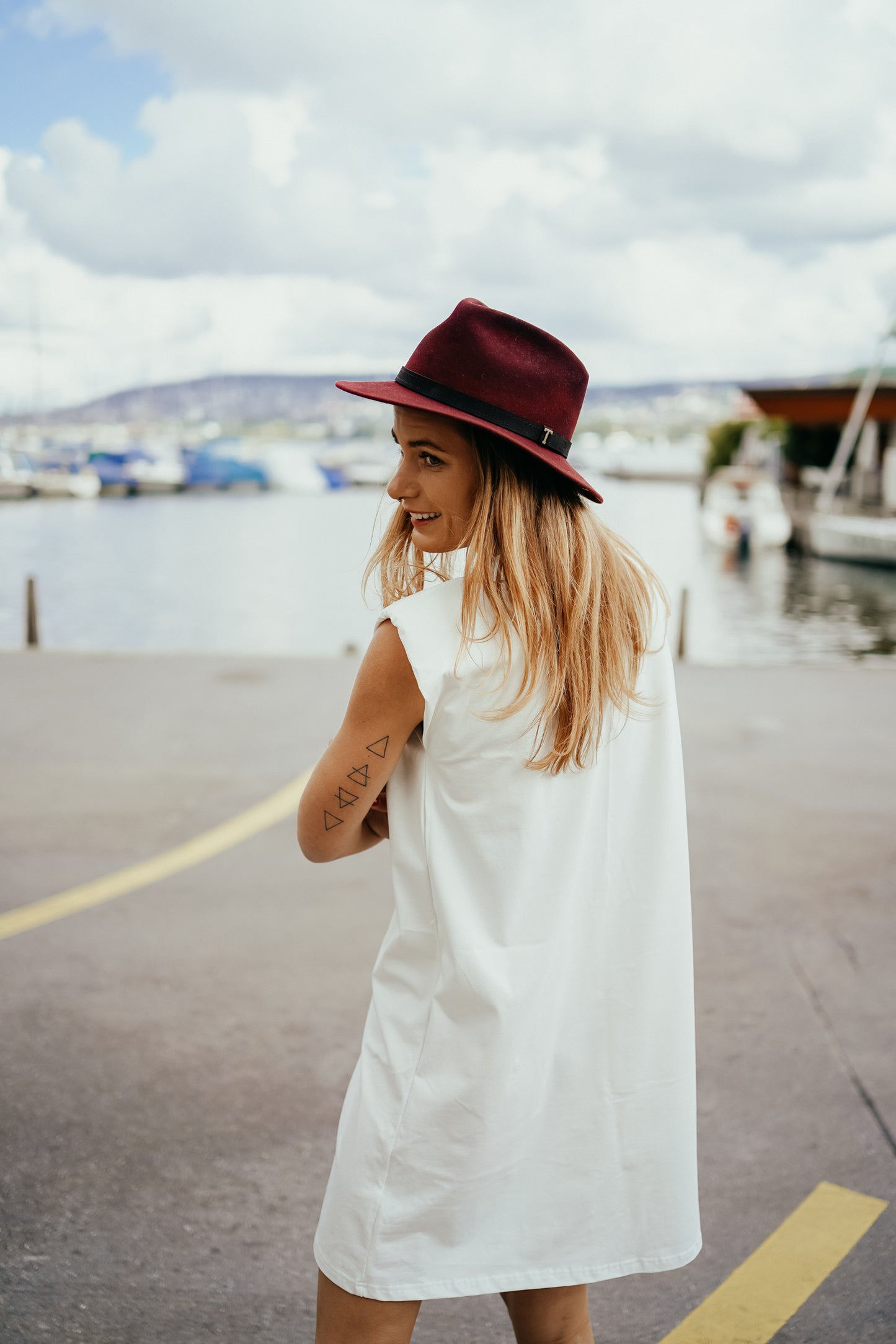 Dress with shoulder pads in cream