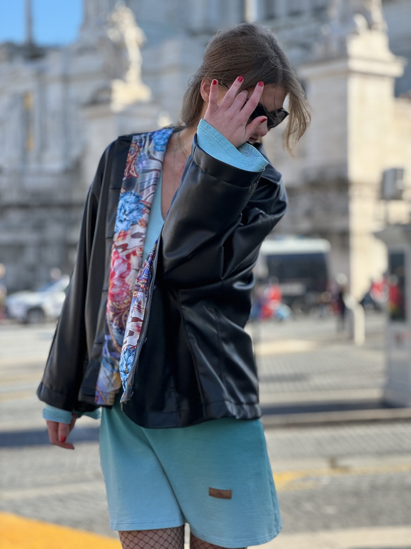 Koženková bunda s barevnou podšívkou