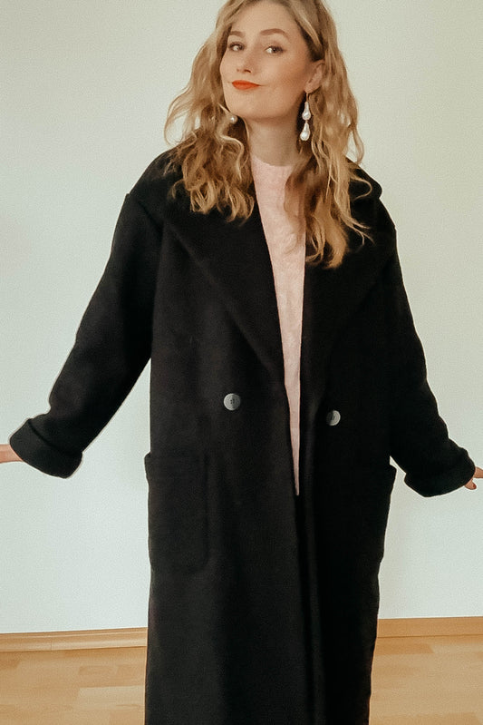 Wool coat in black